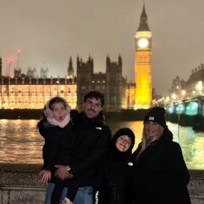 Alejandro, Familia en Sevilla