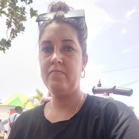 Yeilen, Babysitter in Loeches