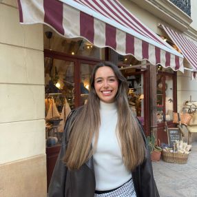Marta, Niñera o canguro en Altura
