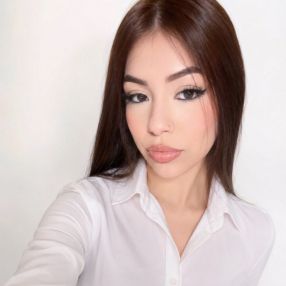 Danelly, Niñera o canguro en La Jonquera