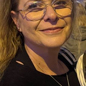 Carolina, Niñera o canguro en Riola