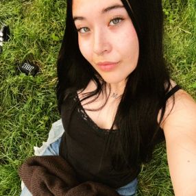 Desiré, Niñera o canguro en Sax