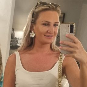 Emma, Niñera o canguro en Tías