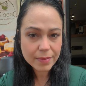 Yelena, Niñera o canguro en Lalín