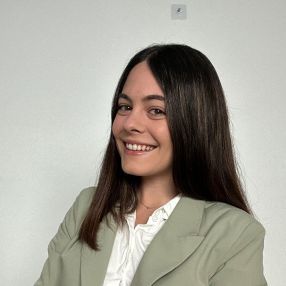 Aroa, Niñera o canguro en San Fernando