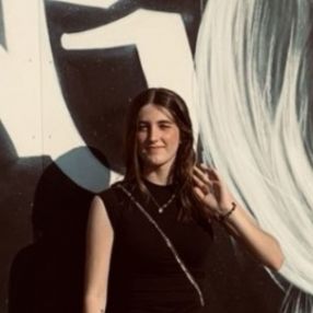 Nora, Niñera o canguro en Hernani