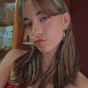 Andrea, Niñera o canguro en Totana