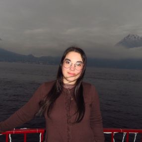 Alba, Babysitter in Marín