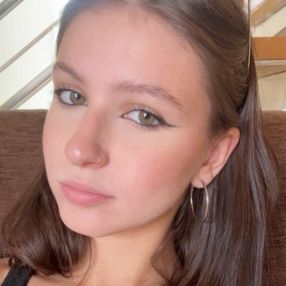 Ainhoa, Niñera o canguro en Pravia