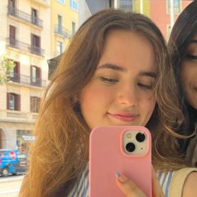 Anna, Niñera o canguro en Sentmenat