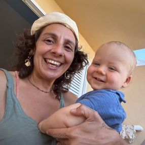 Lalla, Niñera o canguro en La Oliva