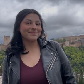 Emily, Niñera o canguro en Las Ventas de Retamosa