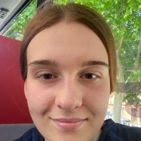 Alba, Babysitter in Carranque