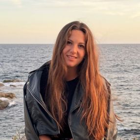 Júliaa, Niñera o canguro en Torroella de Montgrí