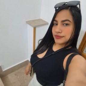 Natasha, Niñera o canguro en Alhama de Murcia