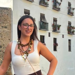 Ylenia, Niñera o canguro en Benferri