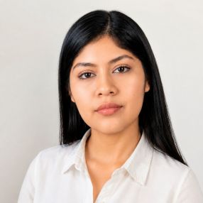 Maryorie, Babysitter in Porriño