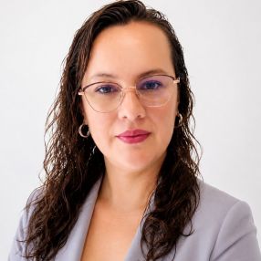 Alexandra, Niñera o canguro en Benetússer