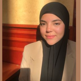 Hajar, Niñera o canguro en Roquetes
