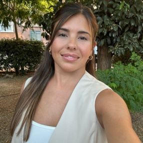 Belén, Babysitter in Nerja