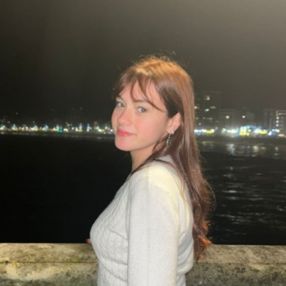 Alexandra Candela, Babysitter in Villaviciosa