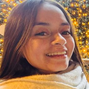 Nicole Andrea, Niñera o canguro en Carpesa