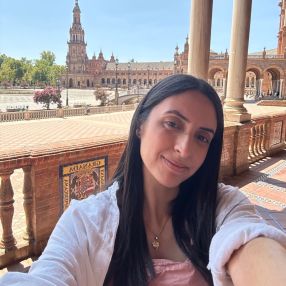 Siham, Niñera o canguro en Salt
