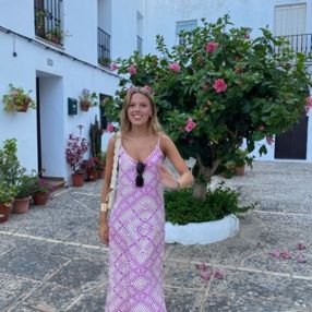 Irati, Niñera o canguro en Azcoitia