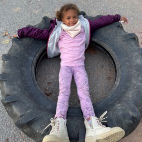 Ivet, Family in Vic