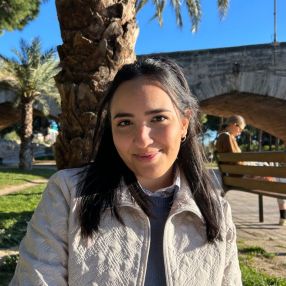 Dayane, Niñera o canguro en València