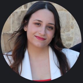 Shenoa, Babysitter in O Milladoiro