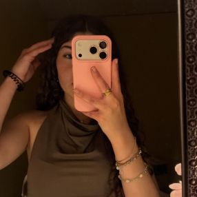 Noa, Babysitter in Moià