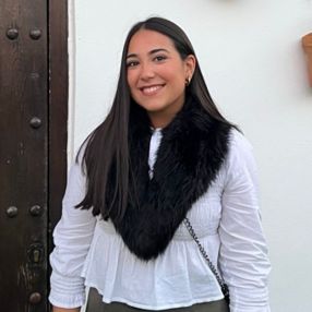 Miryam, Niñera o canguro en Benacazón