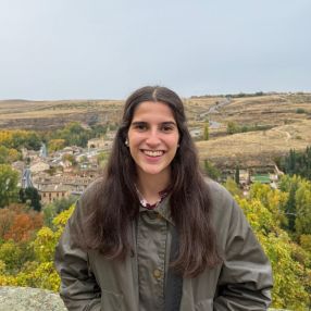 Aurora, Babysitter in Torredonjimeno