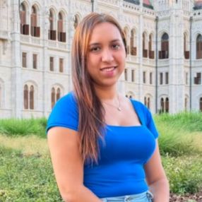 Mayren, Babysitter in Castelló de la Plana