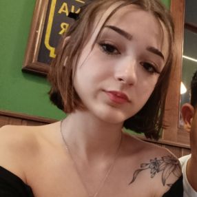Ariadne, Babysitter in El Condado