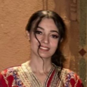 Sara, Niñera o canguro en Benisanó