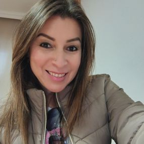 Yeimi, Babysitter in A Pobra do Caramiñal