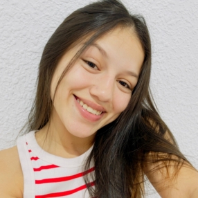 Estrella, Babysitter in Solares