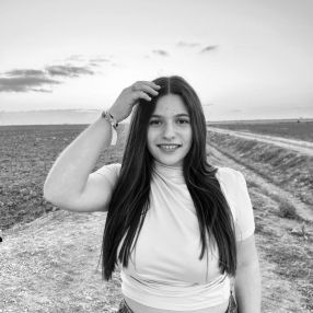 Laura, Niñera o canguro en Isla Mayor