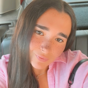 Carla, Babysitter in Súria