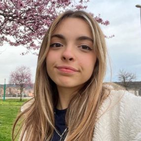 Claudia, Babysitter in Villaquilambre