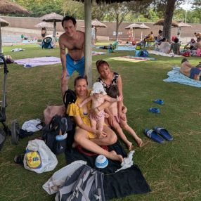 Leo, Familia en Mataró