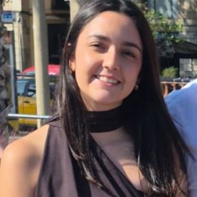 Júlia, Niñera o canguro en Premià de Dalt
