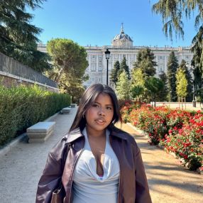 Lisbeth, Babysitter in La Muela