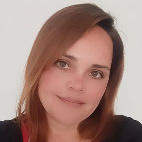 Yenny Esperanza, Babysitter in Benifaió