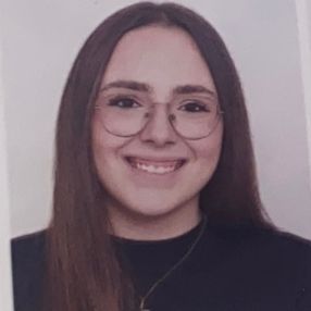 Laura, Niñera o canguro en Museros