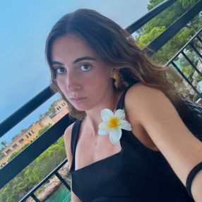 Marina, Babysitter in Sarón