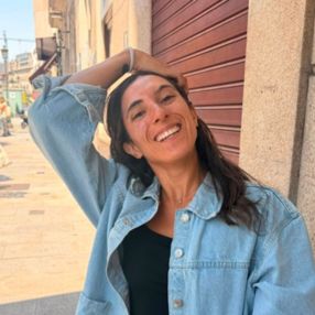 Amira, Niñera o canguro en Nigrán