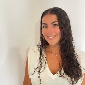 Candela, Niñera o canguro en Espartinas